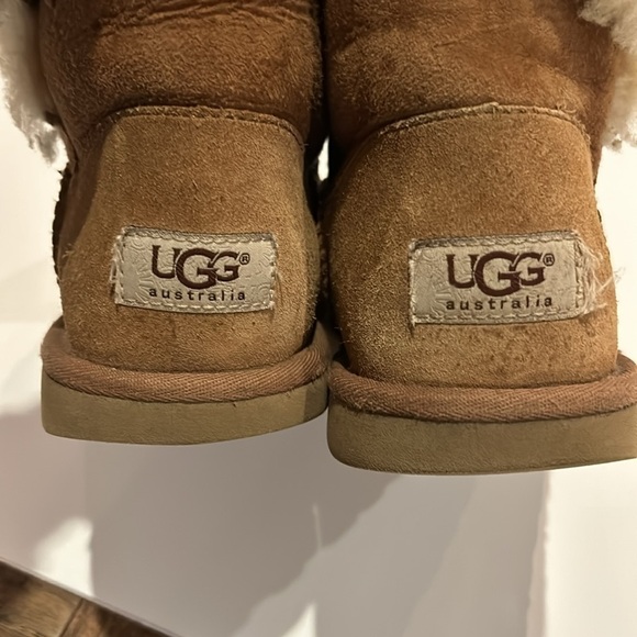 UGG Bailey Button Brown Short Sheepskin Boots - Picture 14 of 15